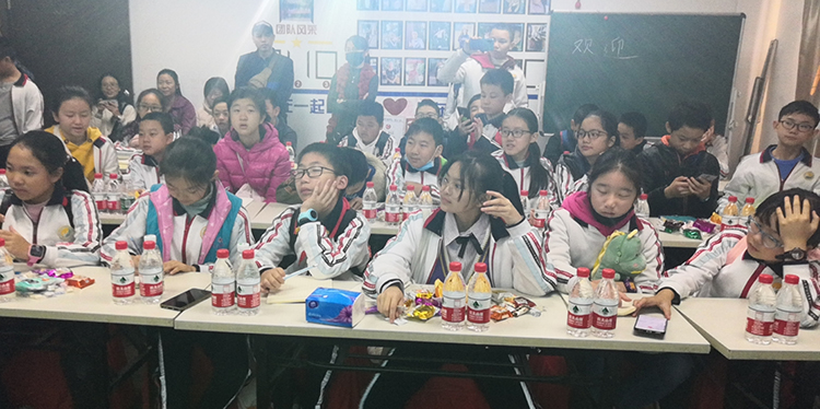 南城陽(yáng)光第三小學(xué)校服學(xué)習(xí)課堂